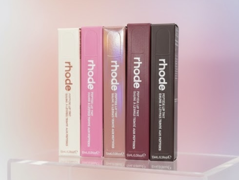 ⁨	سر الشفاه الممتلئة واللامعة من ماركة Rhode الأميركية 🇺🇸